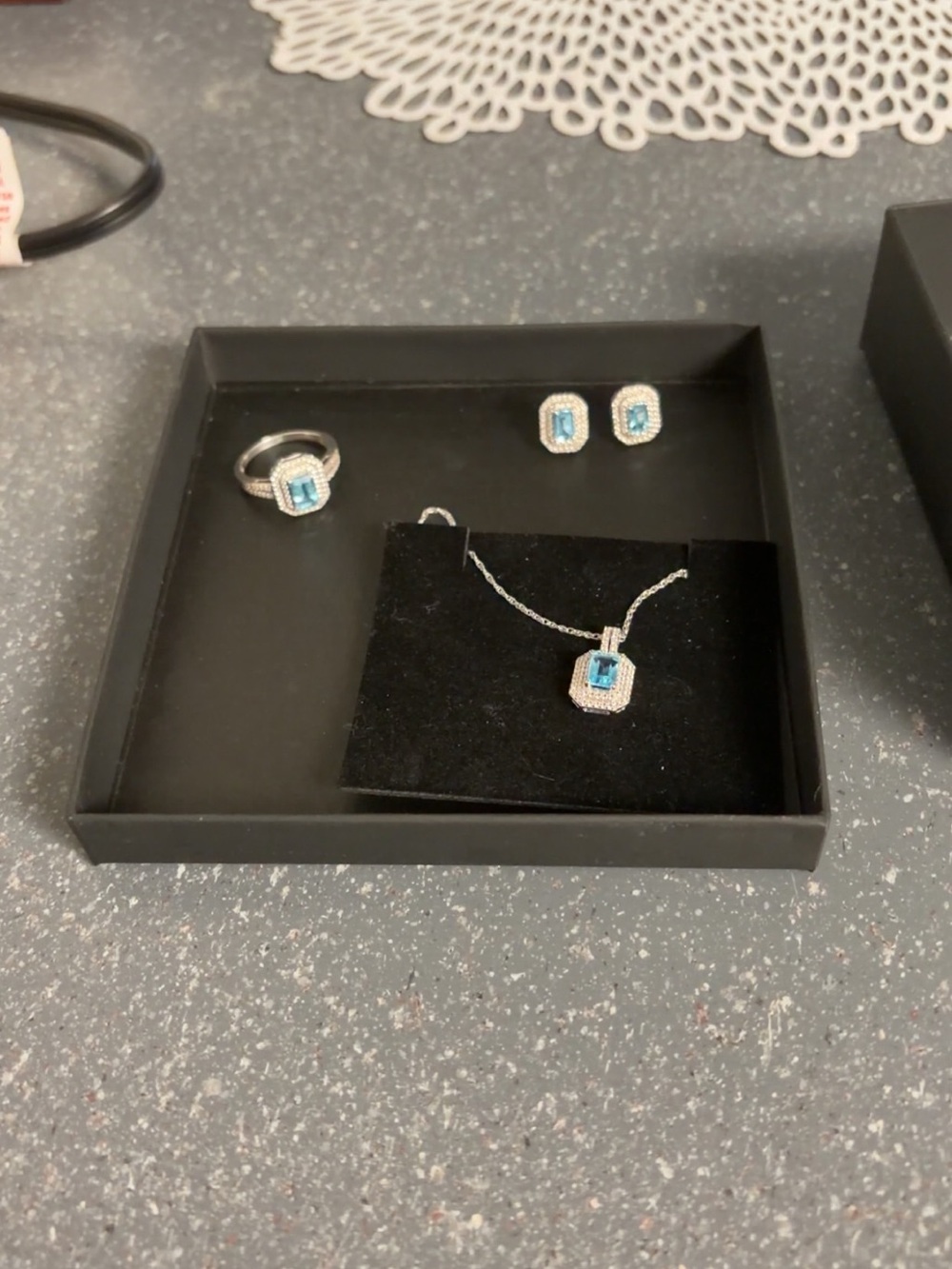 Kay Jewelers Blue and Silver Halo Pendant Necklace Set